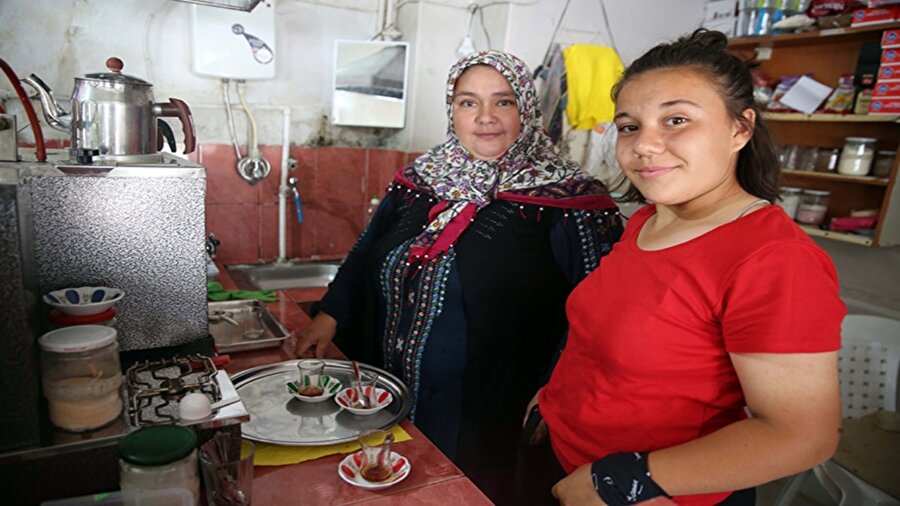 Nermin Akarsu ve kızı Rabia Akarsu.