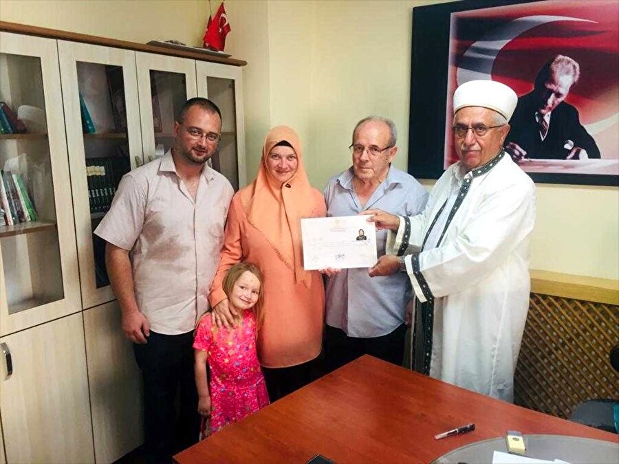 Fransız Sandrine Gülşen Müslümanlığı seçti.