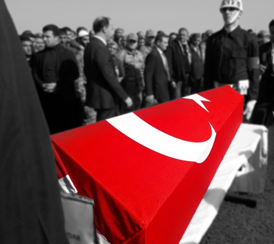 Kuzey Irak'ta üç askerimiz şehit oldu.