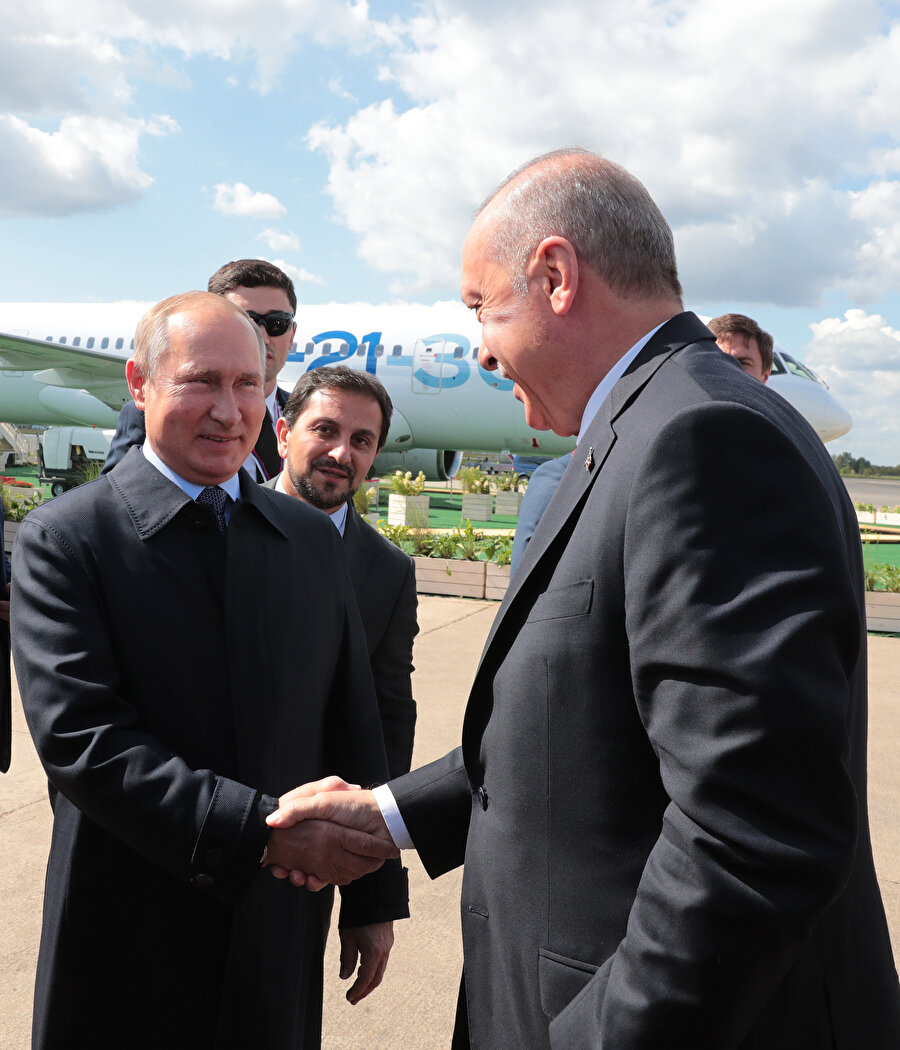 Cumhurbaşkanı Erdoğan, fuara gelişinde Rusya Devlet Başkan Putin tarafından karşılandı.
