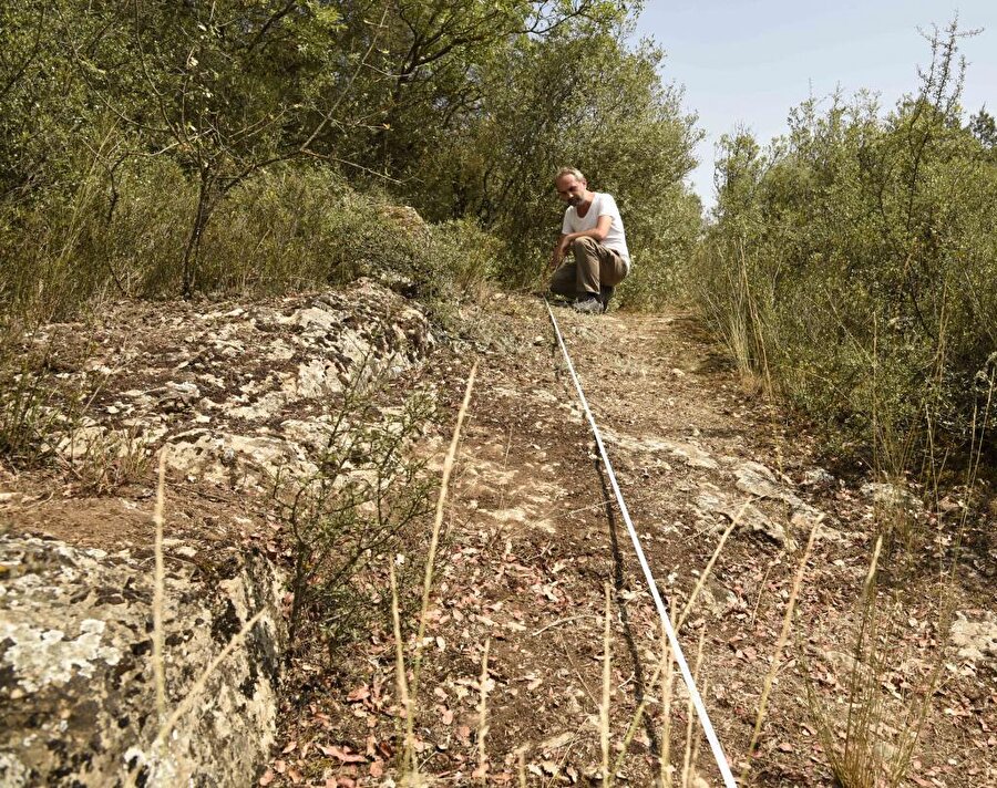 Bilecik'te yapılan çalışmaların sonucunda yol kalıntıları bulundu.