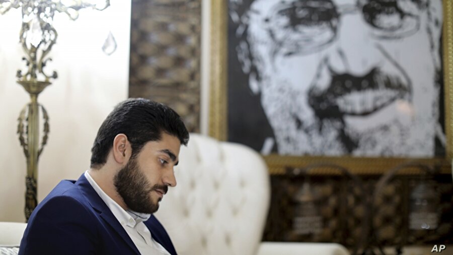 Abdullah Mursi, de babası gibi sadece ailenin ve yakın arkadaşların katılımına izin verilen törenle gece defnedildi.