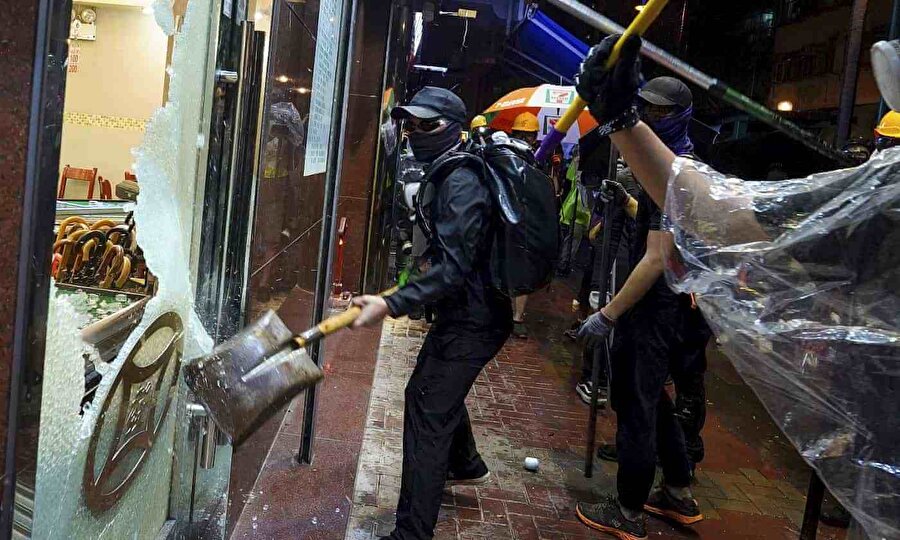 Hong Kong'da devam eden gösterilere ilişkin hükümetten, 'Şiddet çözüm değil' çağrısı geldi.