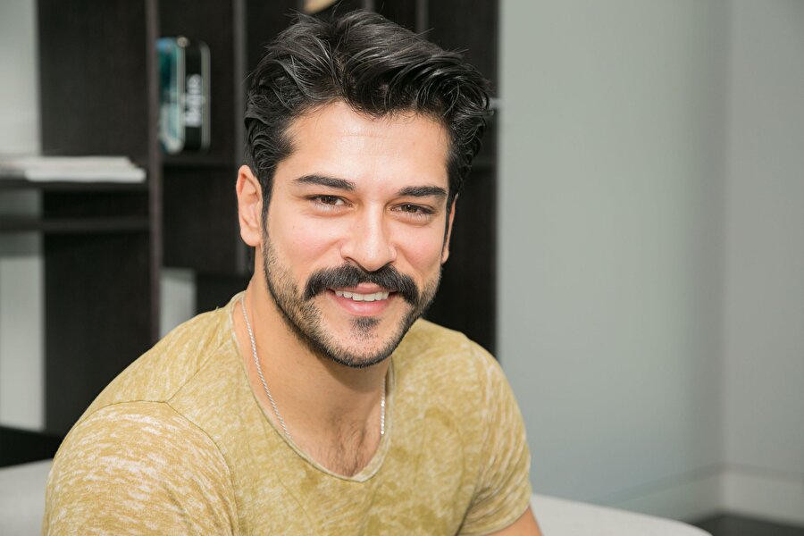 Burak Özçivit, Kuruluş Osman dizisiyle ekranlara dönmeye hazırlanıyor.