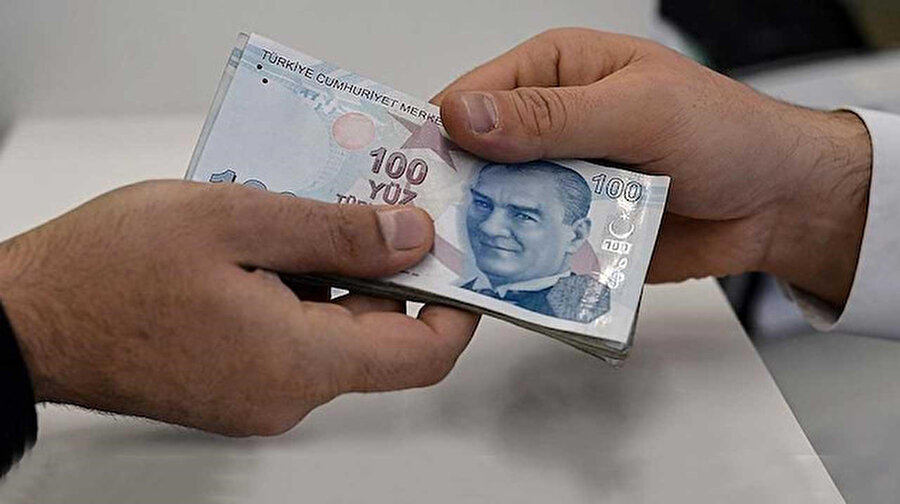 Kamu bankalarından istihdama destek için yeni kredi paketi

                                    Kamu bankaları reel sektöre yeni bir kredi destek paketi hazırlıyor. Kredi paketi tekstil, ayakkabıcılık, turizm, inşaat olmak üzere emek yoğun sektörleri kapsıyor. 10 ve üstünde işçi çalıştıran firmalara düşük faiz ve vade avantajlı kredi sağlanacak
                                