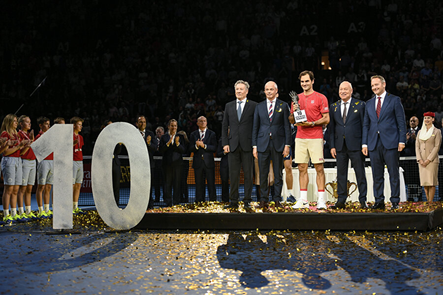 Federer rakibini 2-0 mağlup etti.