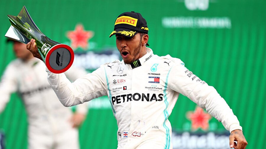Lewis Hamilton 363 puanla 1.sırada bulunuyor.