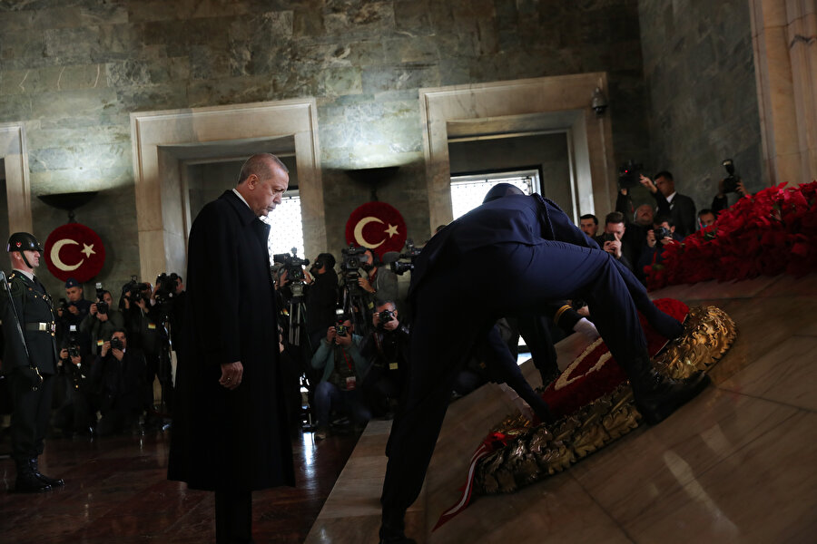 Türkiye Cumhuriyeti'nin Kurucusu Mustafa Kemal Atatürk, vefatının 81. yılında Anıtkabir'de düzenlenen devlet töreniyle anıldı.