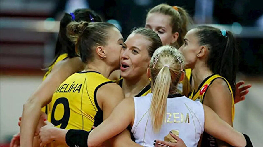 VakıfBank Kadın Voleybol Takımı'ndan bronz madalya
VakıfBank Kadın Voleybol Takımı, İtalya temsilcisi ekibi Igor Gorgonzola'yı 3-0 yenerek bronz madalya kazandı.