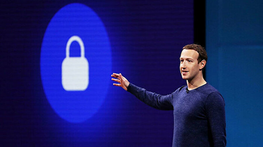 Facebook açıkladı: Konum bilgileri kapalı olsa da kullanıcıları takip edebiliyoruz
Facebook, web sitesi ya da uygulamalardan konum kapalı olsa dahi kullanıcıları izlemeye devam ediyor.
Facebook Gizlilik Birimi Başkanı Rob Sherman, asıl amacın kullanıcılara daha iyi hizmet vermek ve daha iyi reklamlar göstermek olduğunu söylüyor.