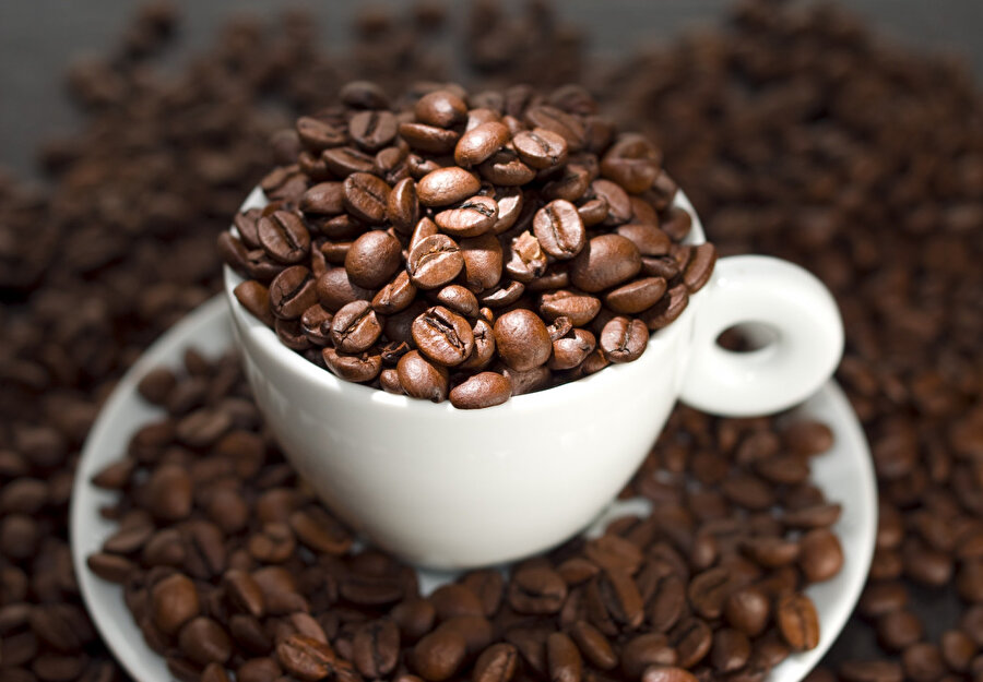 4 fincan kahve kilo alımını önleyebilir
ABD'de Illinois Üniversitesinde görevli araştırmacılar, fareler üzerinde yaptıkları çalışmada kahve içmenin, vücutta yağ depolanmasını kontrol eden genleri baskılayarak kilo alımını azaltabileceğini ortaya çıkardı.
