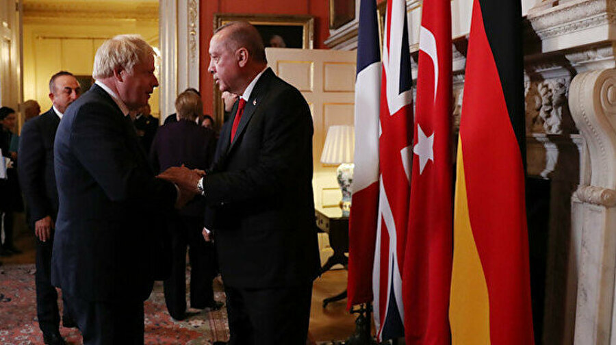 Cumhurbaşkanı Erdoğan, Johnson ile telefonda görüştü
Cumhurbaşkanı Recep Tayyip Erdoğan ile İngiltere Başbakanı Boris Johnson telefonda görüştü.Görüşmede Libya ve Suriye'deki gelişmeler başta olmak üzere bölgesel konular ve ikili ilişkiler ele alındı.