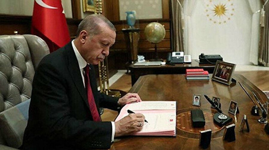 Cumhurbaşkanı Erdoğan imzaladı: 16 bin personel alınacak
Cumhurbaşkanı kararı ile 2020 yılında sözleşmeli sağlık personeli olarak istihdam edilecek personel sayısı 16 bin olarak belirlendi. İstihdam edilecek 16 bin sözleşmeli sağlık personelinden 6 bin 676'sı doktor, 8 bin 288'i uzman doktor olacak.