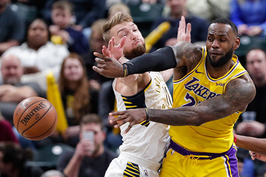 LeBron James bu sezon 10.8 asist ortalamasıyla oynadı.
