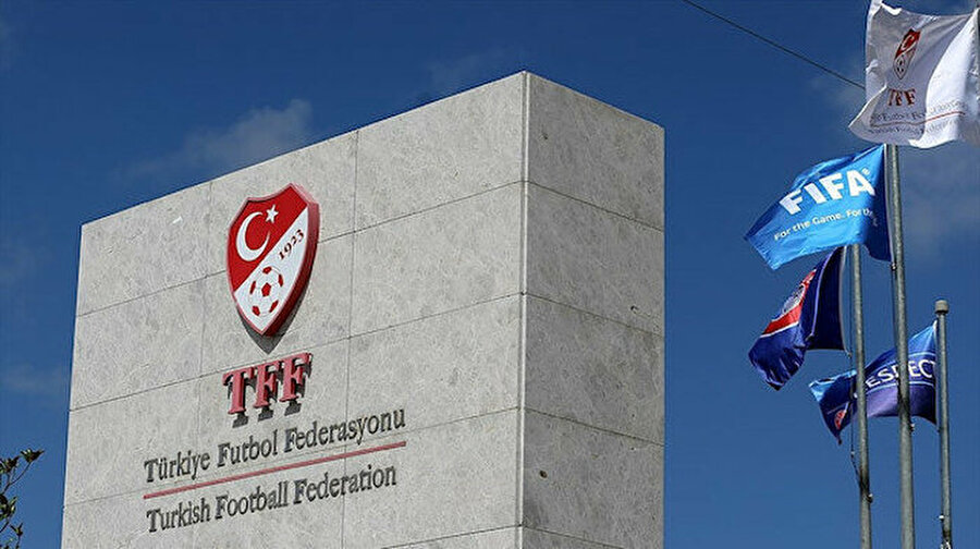 Süper Lig'de 9 takım PFDK'ye sevk edildi
Türkiye Futbol Federasyonu Hukuk Müşavirliği, 9 Süper Lig takımını Profesyonel Futbol Disiplin Kuruluna sevk etti. Disiplin kuruluna sevk edilen kulüplerin içerisinde Beşiktaş, Galatasaray, Fenerbahçe ve Trabzonspor'da yer alıyor.