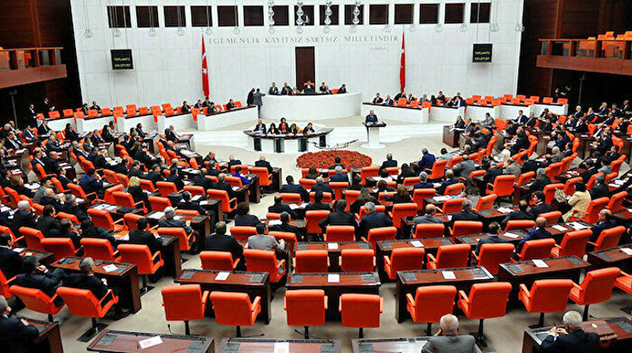 Libya tezkeresi Meclis'ten geçti
Meclis, Libya Ulusal Mutabakat Hükümeti'nin talebi doğrultusunda Libya'ya asker gönderme konusu için olağanüstü toplandı. Cumhurbaşkanlığı tezkeresi 184'e karşı 325 oyla TBMM'de kabul edildi.