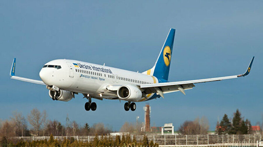 Ukrayna Hava Yolları: Artık İran üzerinde uçmayacağız
Ukrayna Uluslararası Hava Yolları'ndan yapılan açıklamada, uçuş rotalarının değiştirildiği ve şirket uçaklarının bundan böyle İran üzerinde uçmayacağı bildirildi.