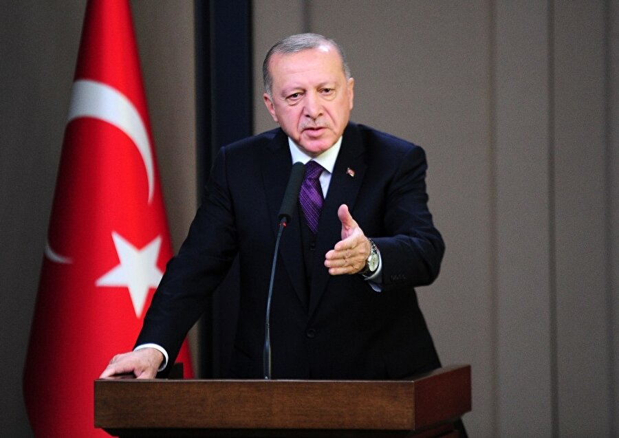 Cumhurbaşkanı Erdoğan açıklamalarda bulunurken