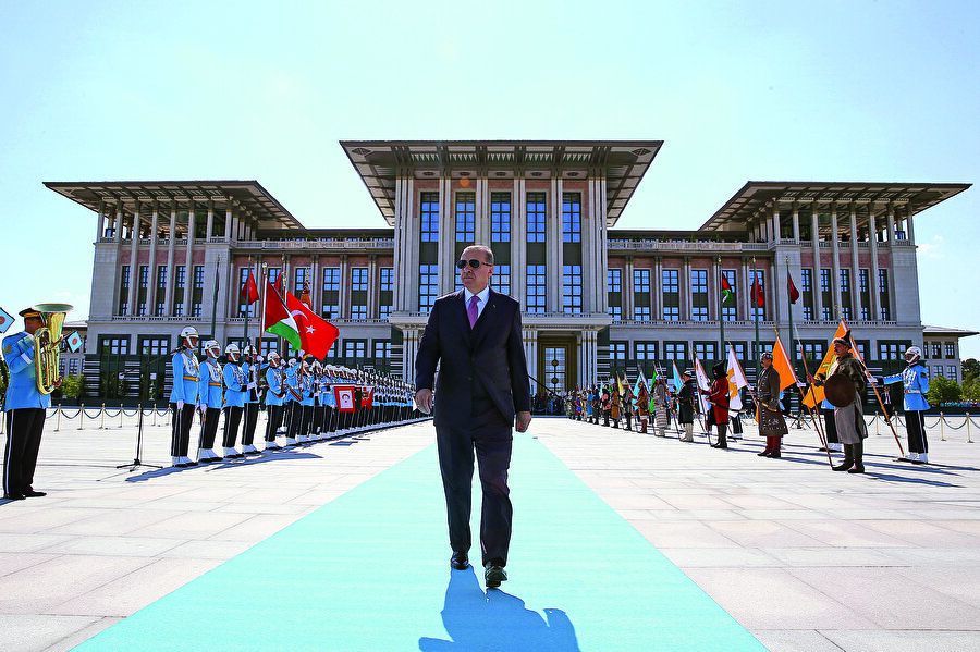 Kelimenin tam mânâsıyla yedi düevele karşı verilen mücadele Erdoğan liderliğinde hâlen sürüyor.