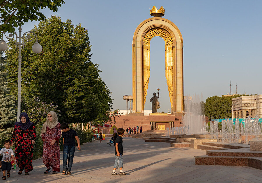 Virüsün Çin'in sınır komşusu olan Tacikistan'da görülmemesi şaşkınlık yaratıyor.