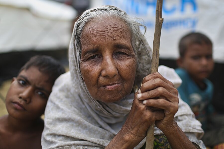 Yoldaki tuhaflık - Arakan(Fotoğraf: Erhan İdiz)