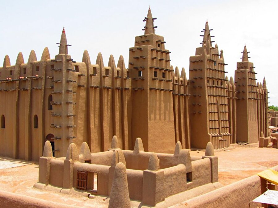 Dünyadaki en büyük kerpiç bina: Djenné Camii