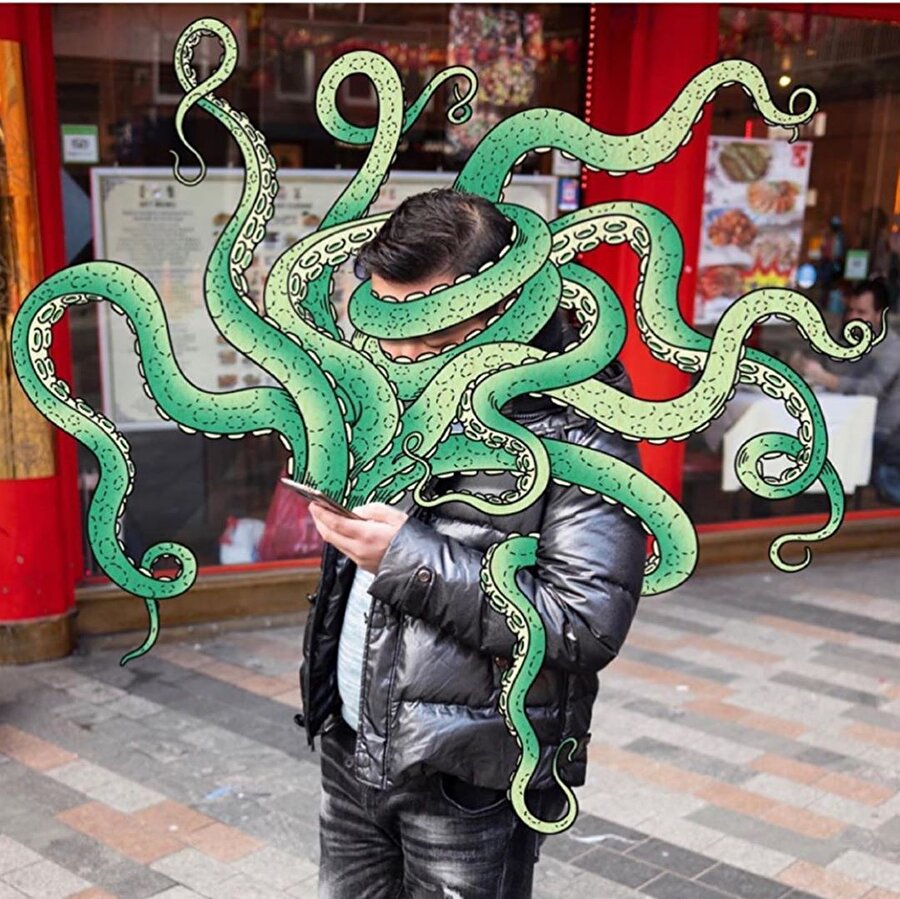 Londra sokaklarında telefon kaosu. 👀