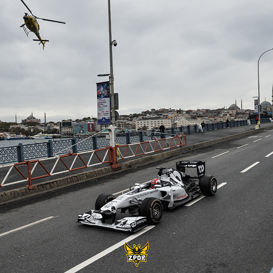 Formula 1 araçları İstanbul'un tozunu attı