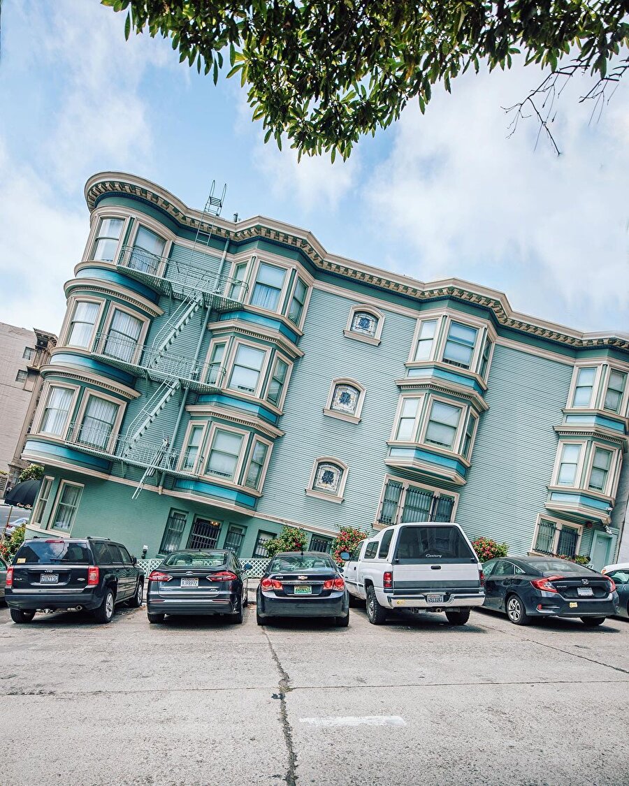 Victoria tarzındaki eğik evler