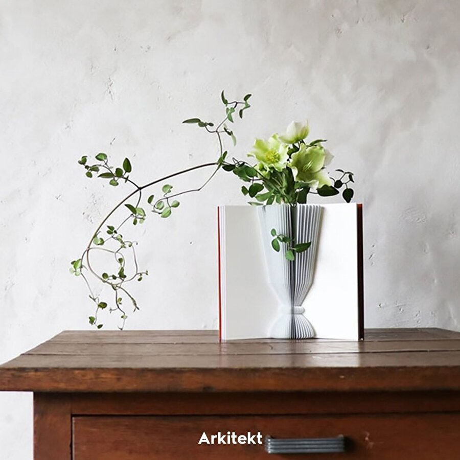 Kitap şeklinde vazo tasarımı