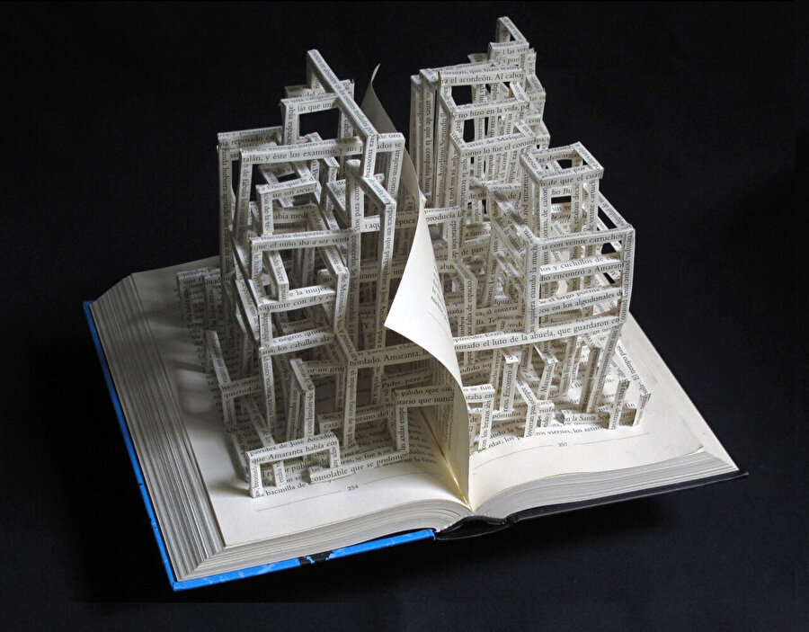 Stephen Doyle'un şiirsel kitap heykelleri 📖