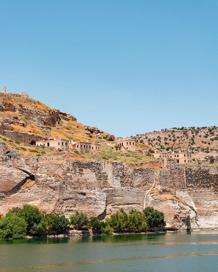 Üç yanı baraj gölü ile çevrili kale: Rumkale 🌞