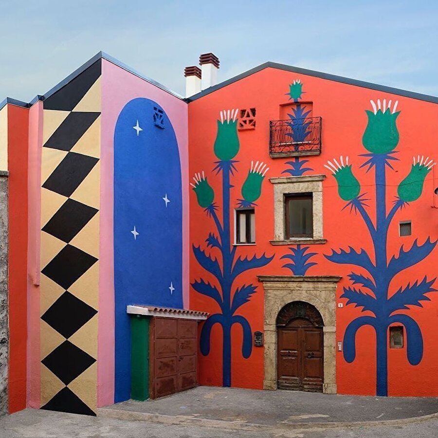 İtalyan sanatçı Agostino Lacurci'nin murallarıyla günü renklendirmeye geldik 🎨 