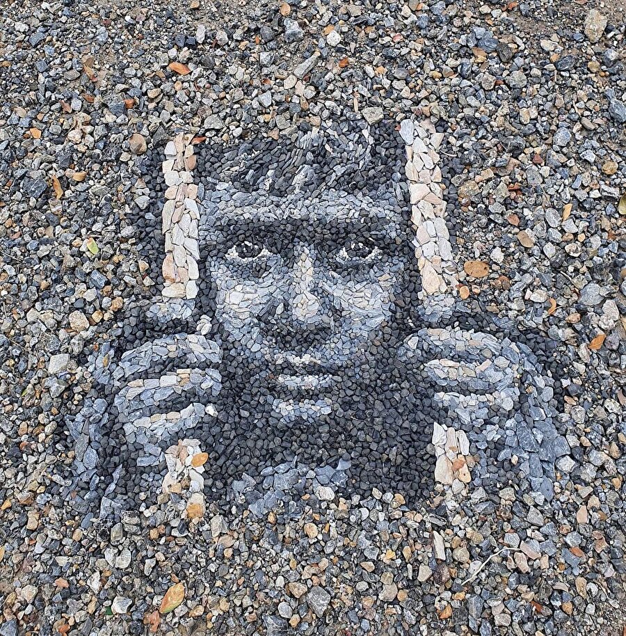 Çakıl taşlarından portreler