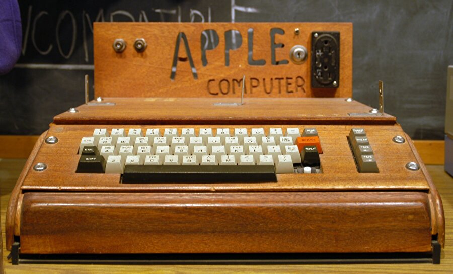 Apple'ın ilk masaüstü bilgisayarı

                                    
                                