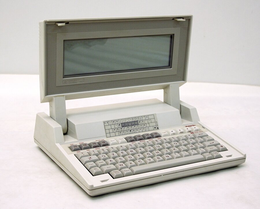 HP'nin ilk dizüstü bilgisayarı

                                    
                                