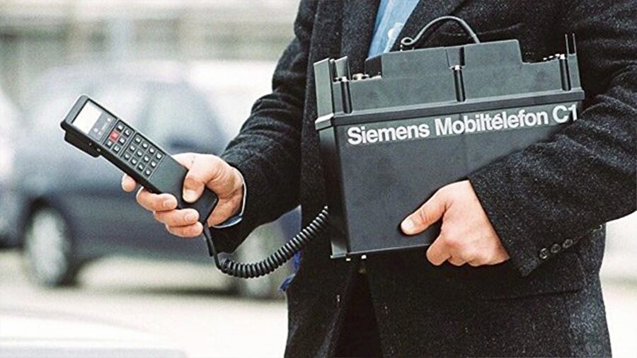 Siemens'in ilk cep telefonu

                                    
                                