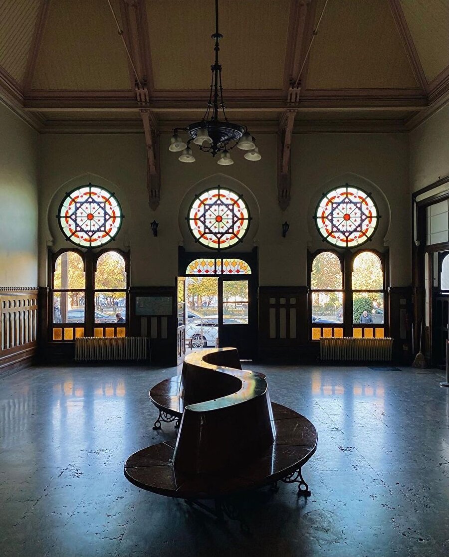 ​Sirkeci Tren Garı'nın güzelliğini anlatmaya çalışmak boşa çabalamak olur, biz biraz tarihinden bahsedelim 🧡⠀⠀