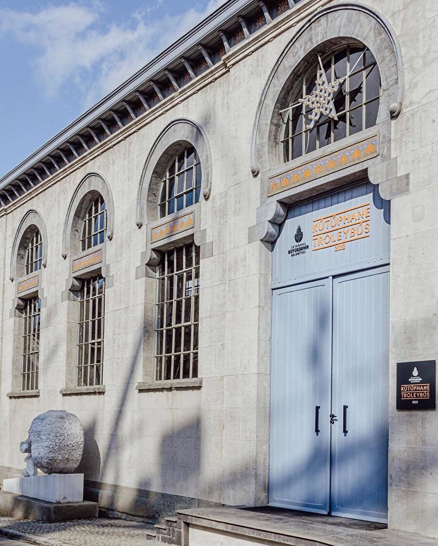 Kütüphane Troleybüs veya eski adıyla Beyazıt İETT Troleybüs Kuvvet Merkezi 🧡