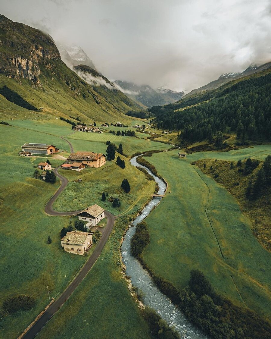 İsviçre'nin küçük dağ kasabası: St. Moritz  ☀