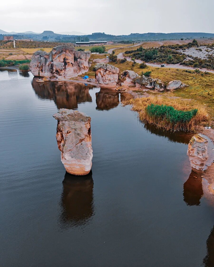 Tarihi Frig Vadisi'nin doğa harikası: Emre Gölü 🌿