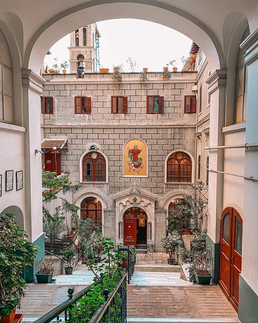 İstanbul'da yaşayan en eski kilise: Santa Maria Kilisesi ✨
