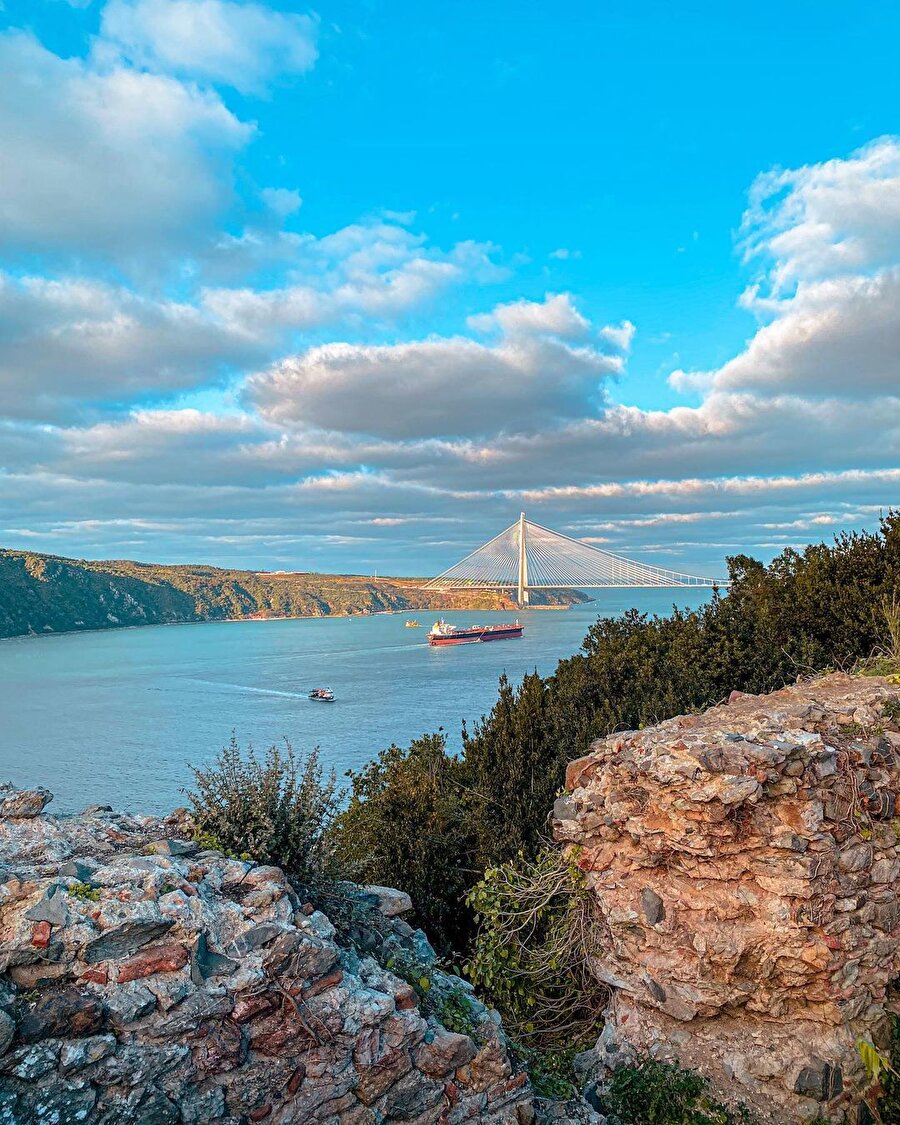 Eşsiz boğaz manzarası ile Yoros Kalesi