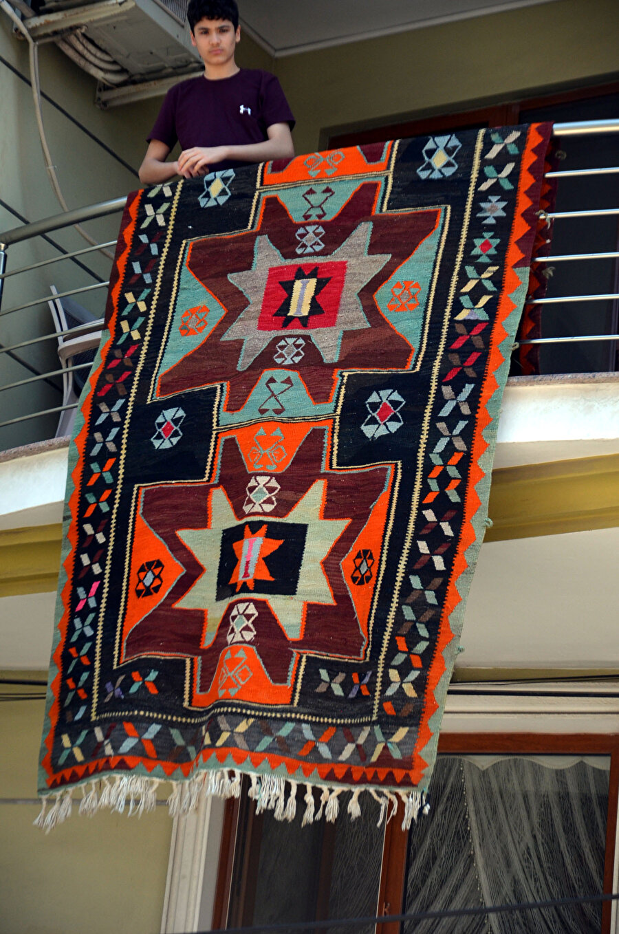 Çalınan 100 yıllık halı bulundu: Değeri 10 bin dolar