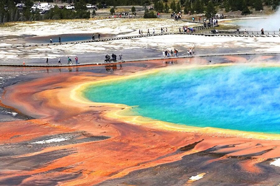 Dünyanın ilk ulusal parkı ve sanatsal renklerle kaplıca gölü 🌈