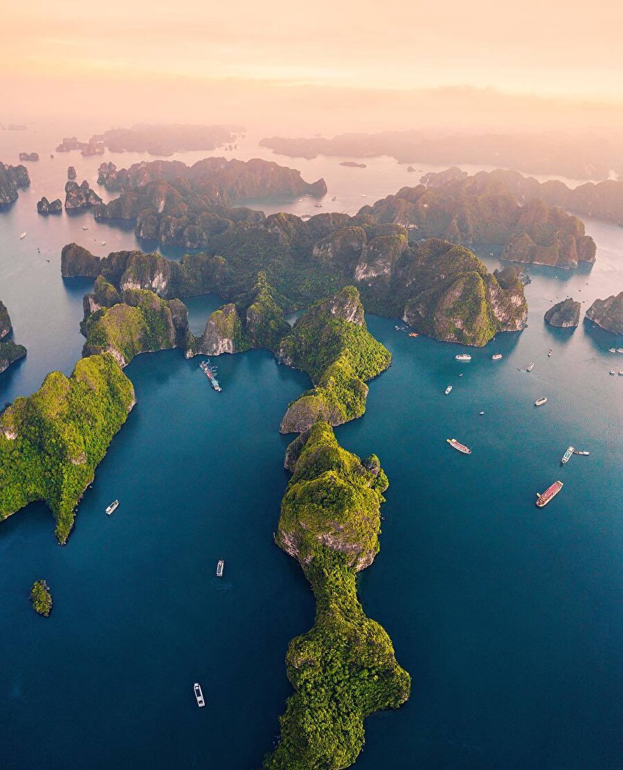 Vietnam’ın mistik havasıyla buluşan doğal bir güzellik: Halong Bay Körfezi 📍