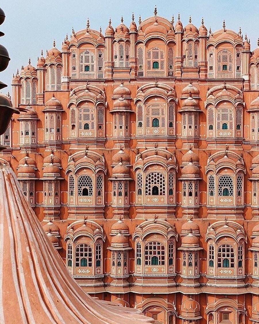 Pembe şehrin içindeki mücevher: Hawa Mahal 🌸