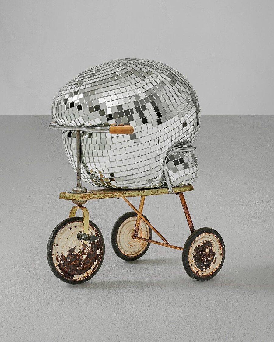 ‘Erimiş disko topları’yla eski zamanların tasviri ✨