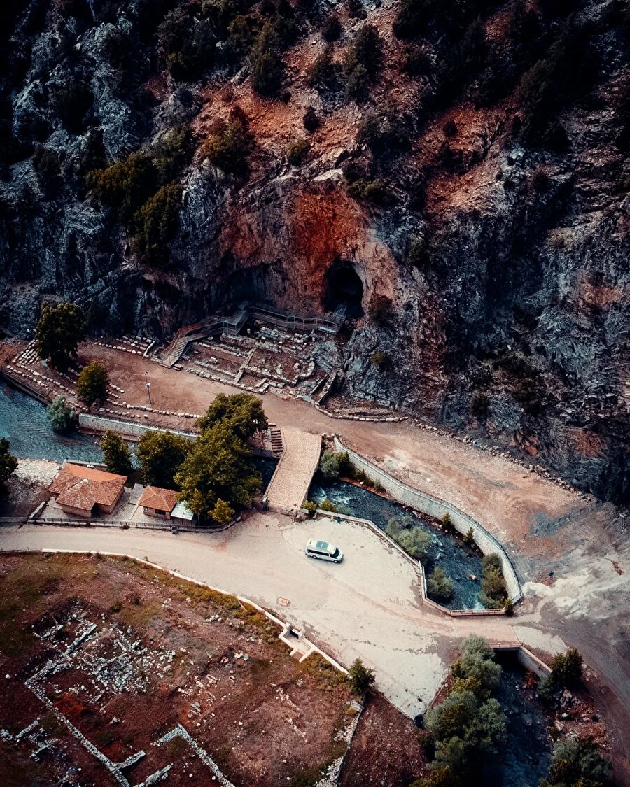 Atmosferiyle etkileyici Aksu Zindan Mağarası 📍