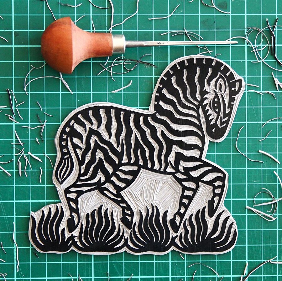 Hayran bırakan linolyum sanatı ile Jessica Benhar 🦓